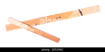 Alte gebrauchte Rührstäbchen isoliert auf weißem Hintergrund Stockfoto