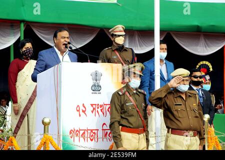 Nagaon, Assam, Indien - 26. Jan 2021: Himanta Biswa Sarma, Gesundheitsministerin von Assam, hält eine Ansprache an die Bürger während des Weltrepubliktages in Nagaon, Assam, Indien. Kredit: DIGANTA TALUKDAR/Alamy Live Nachrichten Stockfoto