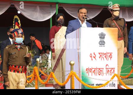 Nagaon, Assam, Indien - 26. Jan 2021: Himanta Biswa Sarma, Gesundheitsministerin von Assam, hält eine Ansprache an die Bürger während des Weltrepubliktages in Nagaon, Assam, Indien. Kredit: DIGANTA TALUKDAR/Alamy Live Nachrichten Stockfoto