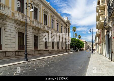 Hauptfußgängerzone und Einkaufsstraße (Corso Garibaldi) im Stadtzentrum von Reggio Calabria, Italien Stockfoto