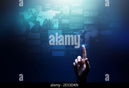 Business Intelligence-Dashboard mit Grafiken und Symbolen. Big Data. Handel und Investitionen. Modernes Technologiekonzept auf virtuellem Bildschirm. Stockfoto