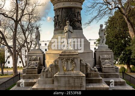 Montgomery, Alabama, USA - 18. März 2017: Alabama Confederate Monument auf dem Capitol Hill in Montgomery, Alabama mit Statuen von konföderierten Soldaten Fr. Stockfoto