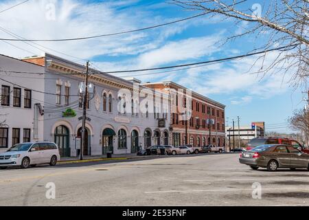 Montgomery, Alabama/USA-20. Januar 2018: Blick auf die historischen Gebäude und Geschäfte in der Coosa Street in Montgomery. Stockfoto