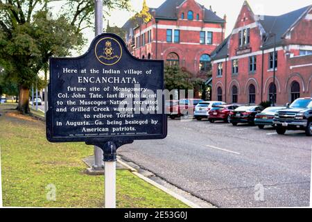 Montgomery, Alabama, USA - 18. März 2017: Historische Markierung für das indische Dorf Encanchata, dem zukünftigen Standort der Stadt Montgomery. Stockfoto