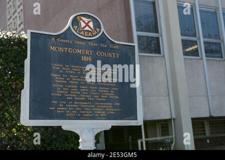 Montgomery, Alabama, USA - 20. Januar 2018: Historischer Marker erzählt die Geschichte der Gründung von Montgomery County im Jahr 1816. Stockfoto