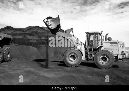 JOHANNESBURG, SÜDAFRIKA - 06. Jan 2021: Johannesburg, Südafrika - April 20 2012: Manganese Mining and Equipment Stockfoto