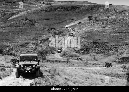 HARRIS, SÜDAFRIKA - 06. Jan 2021: Harrismith, Südafrika - 02 2015. Oktober: 4x4 Mountain Path Driver Training im Camp Jeep im Drakensberg Stockfoto