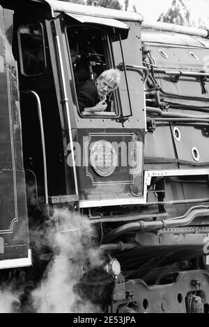 JOHANNESBURG, SÜDAFRIKA - 06. Jan 2021: Pretoria, Südafrika, 01. Oktober 2009, Rovos Rail Dampfzug und Fahrer Stockfoto