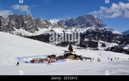 Auf den Skipisten von Cortina D'ampezzo Stockfoto