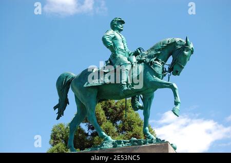 George Brinton McClennan Washington DC reitet ein Pferd auf einer Statue Militäruniform Hut Hut alten Stil berühmte Person Reiter Person Sockel Stockfoto