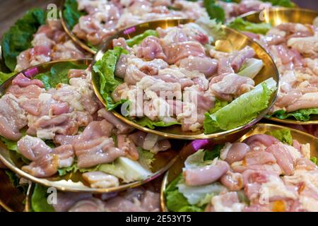 Frische heiße Topfgerichte, Schweinedarmkopf Stockfoto