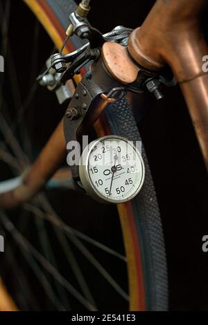 Nahaufnahme des Vintage-Tachometers Stockfoto