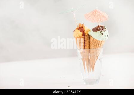 Eis mit Erdnüssen (Fitness) und Minze Stockfoto