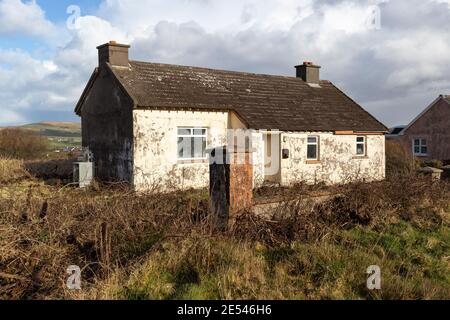 Verlassene Bungalow renovierungsbedürftig, Irland Stockfoto