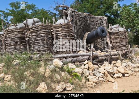 Sewastopol, Krim, Russland - 27. Juli 2020: Batterie Senjawins im Gedenkkomplex Malakhov Kurgan der Heldenstadt Sewastopol, Krim Stockfoto