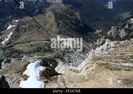 Lagazuoi Bergstation Seilbahn Blick ins Tal vom Gipfel dolomiten Stockfoto