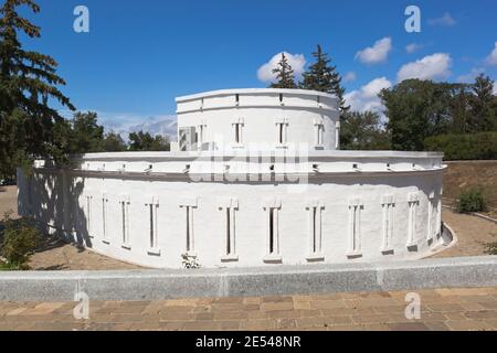 Sewastopol, Krim, Russland - 27. Juli 2020: Verteidigungsturm am Gedenkkomplex Malachow Kurgan in der Heldenstadt Sewastopol, Krim Stockfoto