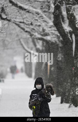 Prag, Tschechische Republik. Januar 2021. Heftige Schneefälle in Prag, Tschechische Republik, 26. Januar 2021. Kredit: Michal Kamaryt/CTK Foto/Alamy Live Nachrichten Stockfoto