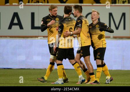 KERKRADE, NIEDERLANDE - JANUAR 24: Patrick PflŸcke von Roda JC (rechts) na zijn 2-1 während des niederländischen Keukenkampioendivision-Spiels zwischen Roda JC und Stockfoto