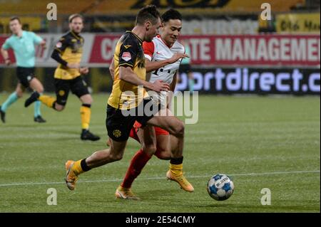 KERKRADE, NIEDERLANDE - JANUAR 24: Thijmen Goppel von Roda JC, Raymond Huizing von Jong FC Utrecht während des holländischen Keukenkampioendivision Spiels dazwischen Stockfoto