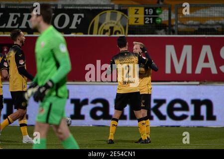 KERKRADE, NIEDERLANDE - JANUAR 24: Fabian Serrarens von Roda JC, Maarten Paes (Keeper) von Jong FC Utrecht, Stefano Marzo von Roda JC, Patrick PflŸcke o Stockfoto