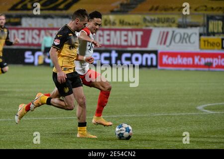 KERKRADE, NIEDERLANDE - JANUAR 24: Thijmen Goppel von Roda JC, Raymond Huizing von Jong FC Utrecht während des holländischen Keukenkampioendivision Spiels dazwischen Stockfoto