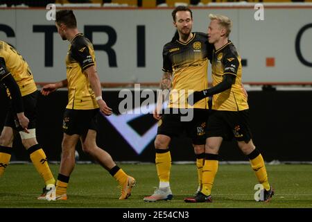 KERKRADE, NIEDERLANDE - JANUAR 24: Robert Klaasen von Roda JC, Patrick PflŸcke von Roda JC na de 2-1 während des holländischen Keukenkampioendivision-Spiels dazwischen Stockfoto