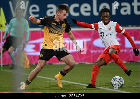 KERKRADE, NIEDERLANDE - JANUAR 24: Thijmen Goppel von Roda JC, Djevencio van der Kust von Jong FC Utrecht während des niederländischen Keukenkampioendivision Spiels Stockfoto