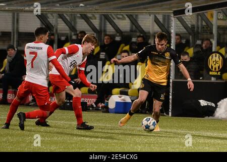 KERKRADE, NIEDERLANDE - JANUAR 24: Mohamed Mallahi vom Jong FC Utrecht, Tim Pieters vom Jong FC Utrecht, Thijmen Goppel von Roda JC während des holländischen Keu Stockfoto