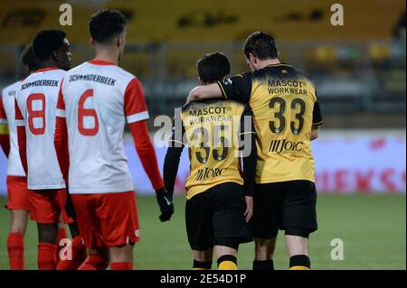 KERKRADE, NIEDERLANDE - JANUAR 24: Albert-Nicolas Lottin vom Jong FC Utrecht, Rida El Barjiji vom Jong FC Utrecht, Benji Bouchouari von Roda JC, Erik Fa Stockfoto