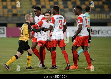KERKRADE, NIEDERLANDE - JANUAR 24: Patrick PflŸcke von Roda JC, Rida El Barjiji von Jong FC Utrecht, Mark Pabai von Jong FC Utrecht, Sylian Aldren Mokon Stockfoto