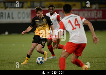 KERKRADE, NIEDERLANDE - JANUAR 24: Thijmen Goppel von Roda JC, Djenairo Daniels von Jong FC Utrecht (14) während des niederländischen Keukenkampioendivision-Spiels Stockfoto