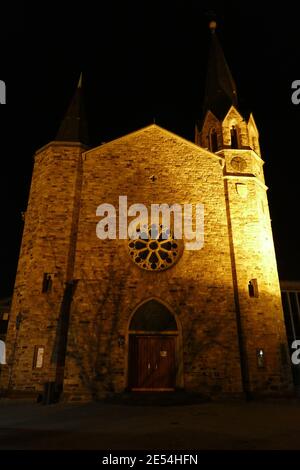 Martin-Luther-Kirche Bei Nacht In Bad Neuenahr Beleuchtet Stockfoto