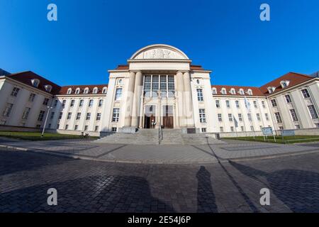 Schwerin, Deutschland. September 2020. Das Gebäude des Amtsgerichts Schwerin am Demmler-Platz. Quelle: Jens Büttner/dpa-Zentralbild/ZB/dpa/Alamy Live News Stockfoto