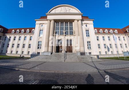 Schwerin, Deutschland. September 2020. Das Gebäude des Amtsgerichts Schwerin am Demmler-Platz. Quelle: Jens Büttner/dpa-Zentralbild/ZB/dpa/Alamy Live News Stockfoto