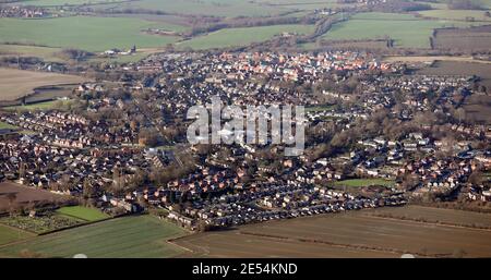 Luftaufnahme der West Yorkshire Stadt Ackworth (mit Ackworth Moor Top im Vordergrund) in der Nähe von Pontefract & Wakefield, West Yorkshire Stockfoto