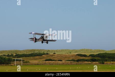 Schottland - Montrose - 03. August 2014 - Dr. Neil Geddes nimmt in seiner Replik SE5 ein Doppeldecker, die von der Royal Flying Corps im Ersten Weltkrieg als Teil einer verwendet Stockfoto