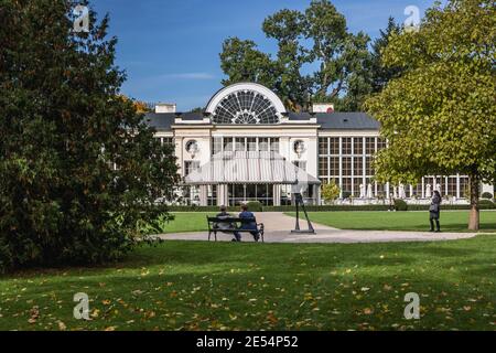 Neues Orangery Gebäude und Restaurant im Lazienkowski Park auch Lazienki Park genannt - Königliche Bäder, größter Park in Warschau Stadt, Polen Stockfoto