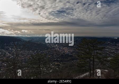 Blick über jena von jenzig mit schönem Himmel und Wolken bank Stockfoto