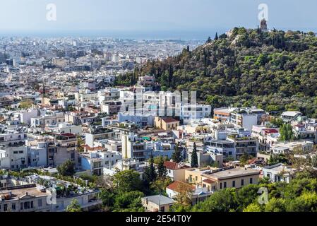 Luftaufnahme von Akropolis Athen, Griechenland mit Philopappos Denkmal auf Musaios Hill Stockfoto