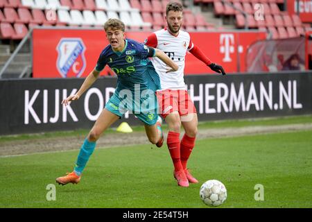 UTRECHT, NIEDERLANDE - JANUAR 24: L-R: Sven Mijnans von Sparta Rotterdam, Bart Ramselaar vom FC Utrecht während des niederländischen Eredivisie-Spiels zwischen FC Ut Stockfoto
