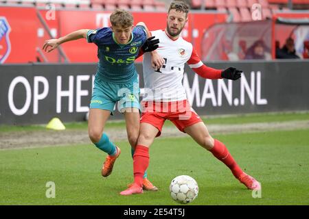 UTRECHT, NIEDERLANDE - JANUAR 24: L-R: Sven Mijnans von Sparta Rotterdam, Bart Ramselaar vom FC Utrecht während des niederländischen Eredivisie-Spiels zwischen FC Ut Stockfoto