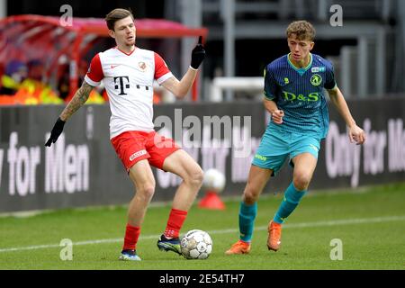 UTRECHT, NIEDERLANDE - JANUAR 24: L-R: Django Warmerdam des FC Utrecht, Sven Mijnans von Sparta Rotterdam während des niederländischen Eredivisie-Spiels zwischen FC Stockfoto
