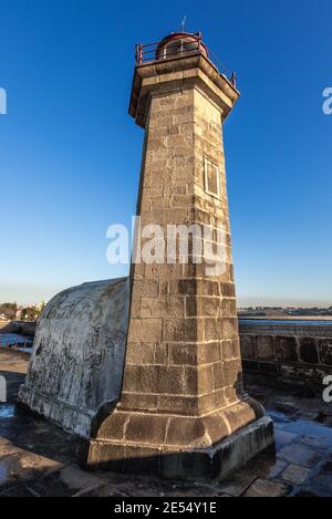 Felgueiras Leuchtturm (Farol de Felgueiras) auf einem Wellenbrecher von Foz Douro Bezirk von Porto Stadt, zweitgrößte Stadt in Portugal Stockfoto