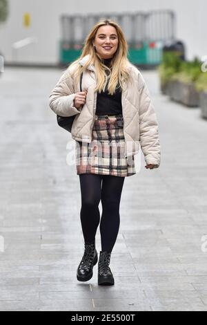 London, Großbritannien. Januar 2021. Sian Welby verlässt die Global Radio Studios nach der Capital Radio Breakfast Show in London. Kredit: SOPA Images Limited/Alamy Live Nachrichten Stockfoto