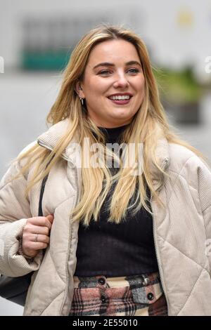 London, Großbritannien. Januar 2021. Sian Welby verlässt die Global Radio Studios nach der Capital Radio Breakfast Show in London. Kredit: SOPA Images Limited/Alamy Live Nachrichten Stockfoto