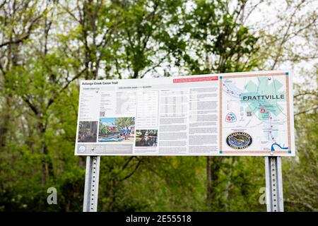 Prattville, Alabama/USA-27. März 2018: Hinweisschild mit nützlichen Informationen über den Autauga Creek Canoe Trail ab Prattville. Stockfoto