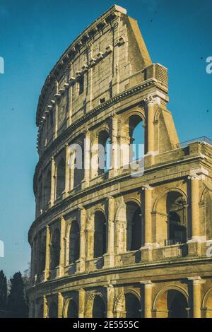 Rom, die Hauptstadt Italiens, ist eine kosmopolitische Großstadt, die fast 3.000 Jahre Kunstgeschichte, Architektur und Kultur vorherweisen kann. Stockfoto