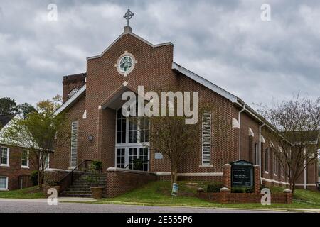 Prattville, Alabama, USA - 27. März 2018: Historische erste Presbyterianische Kirche auf der South Chestnut Street. Die ursprüngliche Gemeinde wurde in 1 Stockfoto