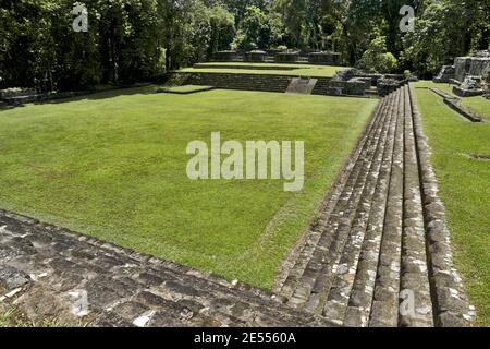 Quirigua, Guatemala, Mittelamerika: Antiker Ballplatz. Quirigua ist eine antike archäologische Stätte der Maya in der Abteilung Izabal im Südosten. Stockfoto